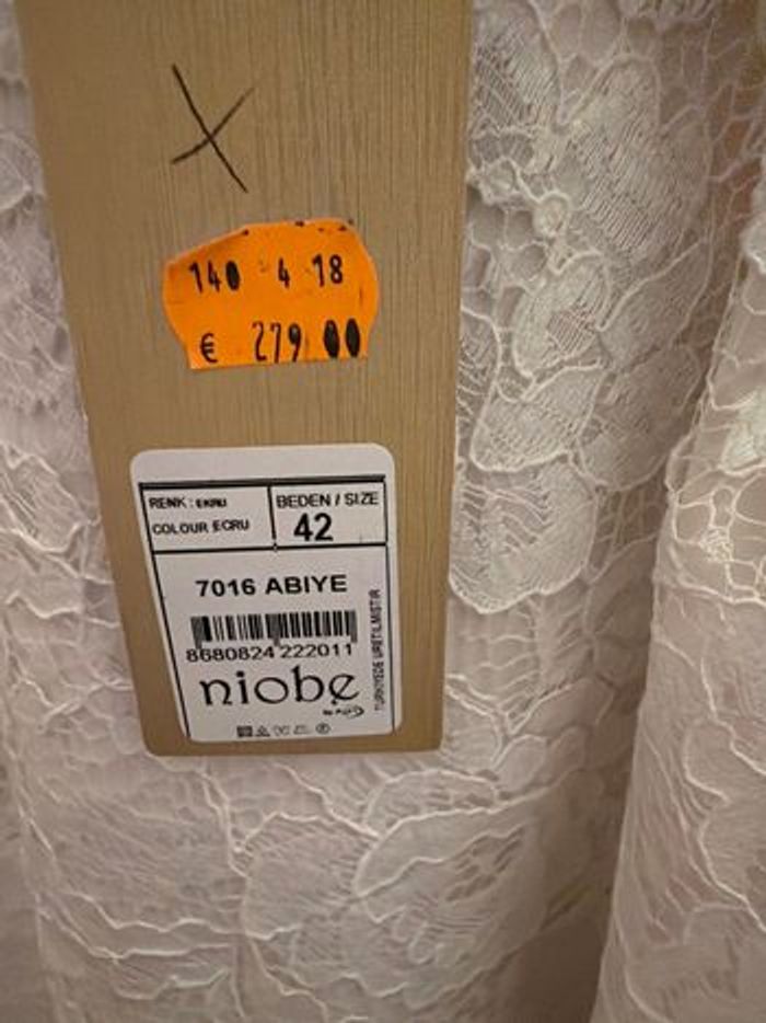 Robe de  cérémonie en dentelle de couleur ivoire - photo numéro 7