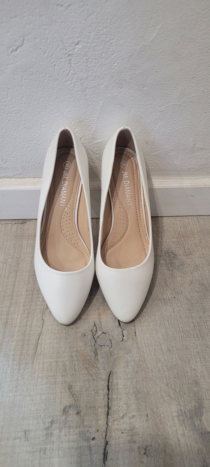 Escarpins blancs T 36 neufs - photo numéro 3