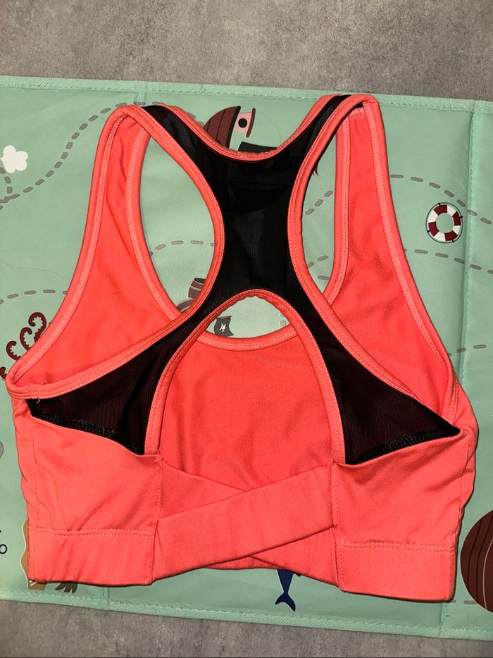 Brassière de sport Nike taille M - photo numéro 2