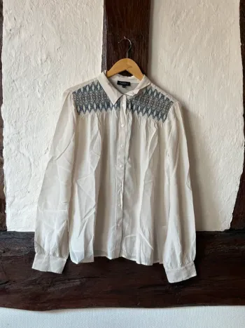 Chemise Caroll 100% soie – broderie bleue – chic et légère – T. 40