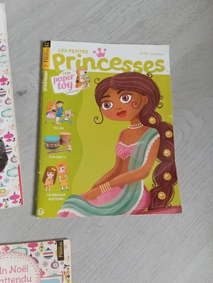 Lot magazines les p'tites sorcières avec roman de poche + les petites princesses + - photo numéro 3