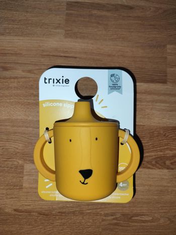 Tasse d'apprentissage en silicone Trixie , neuve avec étiquette