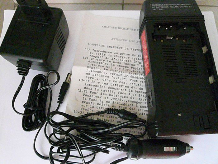 Chargeur / Déchargeur de batteries pour caméra