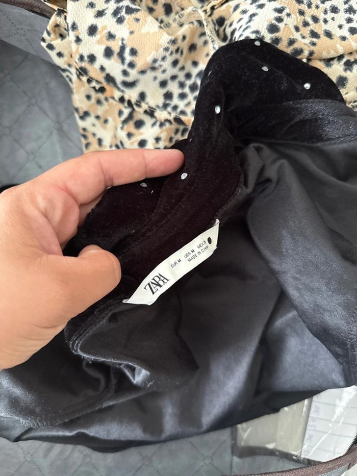 Robe en velours noir avec strass ZARA - photo numéro 6