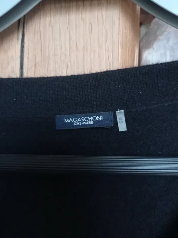 Pull Magaschoni col V noir 100% cachemire taille Xs - photo numéro 2