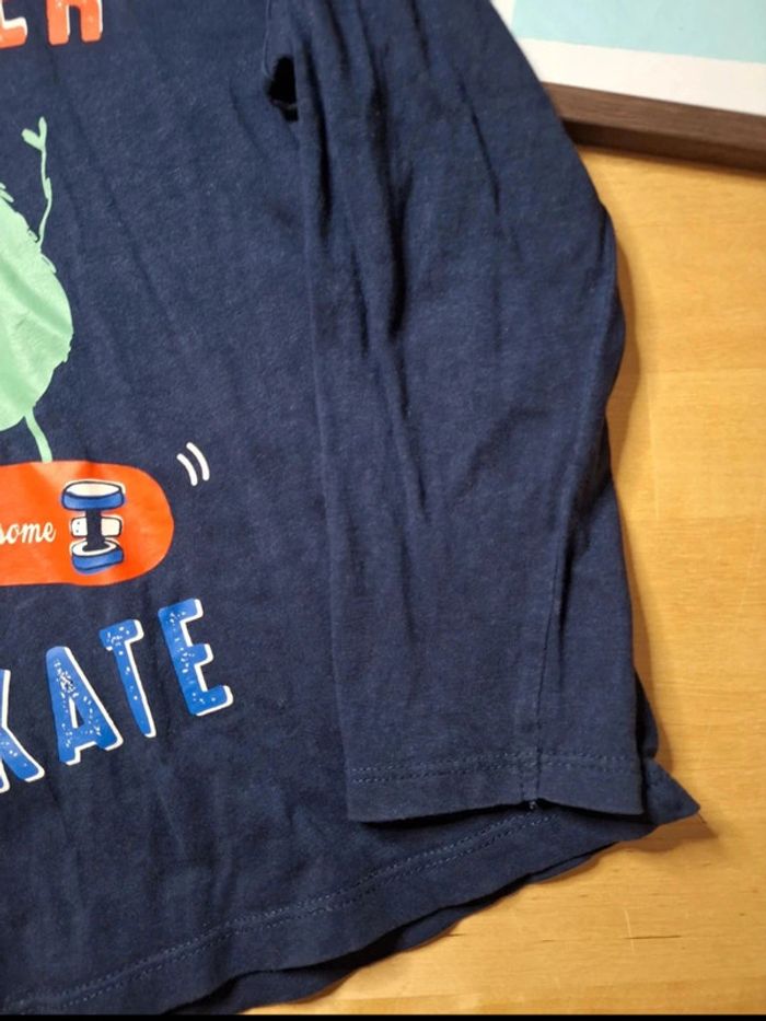 T-shirt manches longues pour garçon taille 6 ans Marque primark très bon état - photo numéro 2
