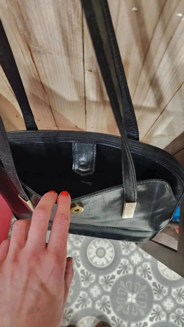 Joli sac à main en cuir vintage porté épaules - photo numéro 4