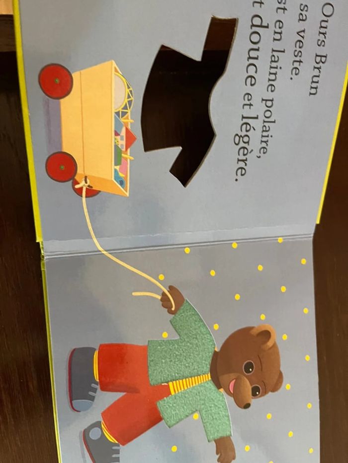 Livre à toucher petit ours brun touche à tout - photo numéro 4
