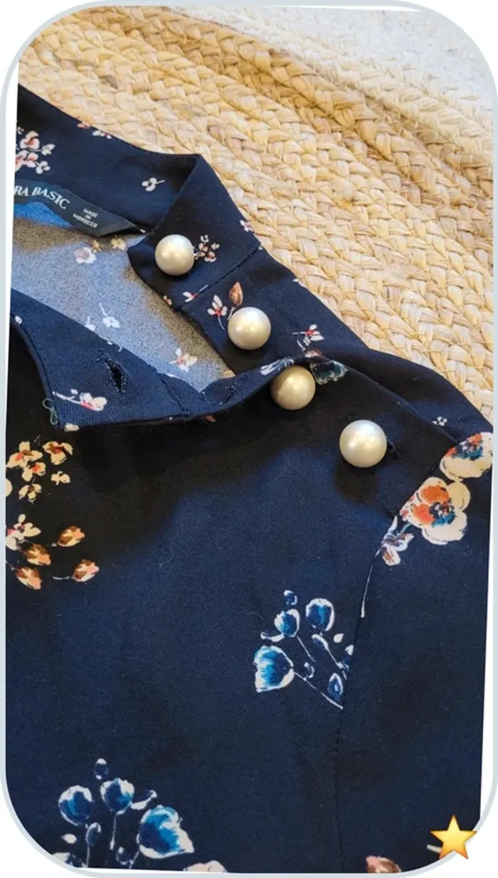 Blouse fleurie Zara - Taille S - Bleu Marine - Très bon état - photo numéro 3
