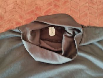 T shirt gris a col haut souple et manche longue