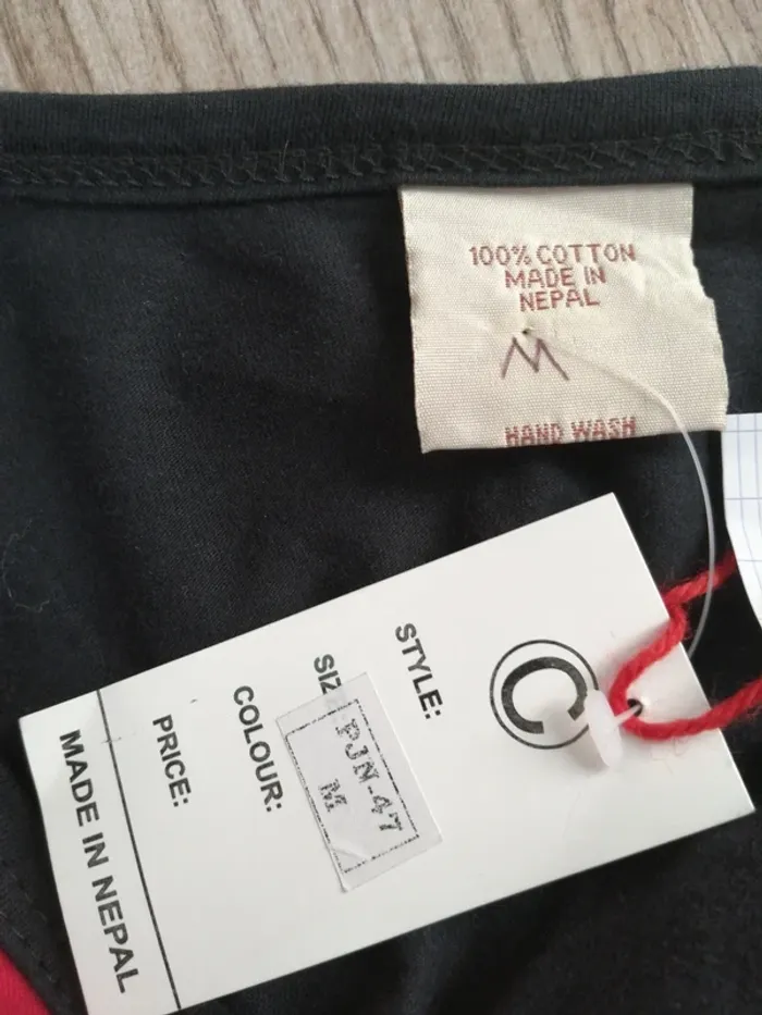 Robe noire à manches longues avec broderies et déchirures / sans marque / (M) - photo numéro 7