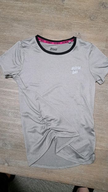 Tee shirt de sport 6 / 8 ans