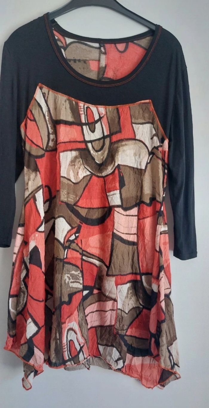 Tunique rouge et noire
