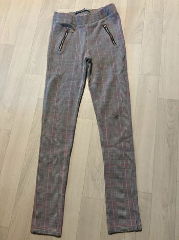 Pantalon Jegging okaidi 10 ans motif écossais très fin , légèrement abîmé au genou