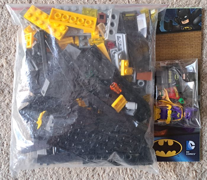 Batwing du set Lego Super Heroes 76013 The Joker Steam Roller - photo numéro 6