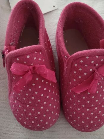 Chaussons roses à pois