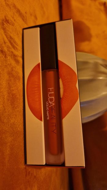 Huda Beauty liquid matte bombshell rouges à lèvres liquide 4.2ml neuf jamais utilisé jamais ouvert
