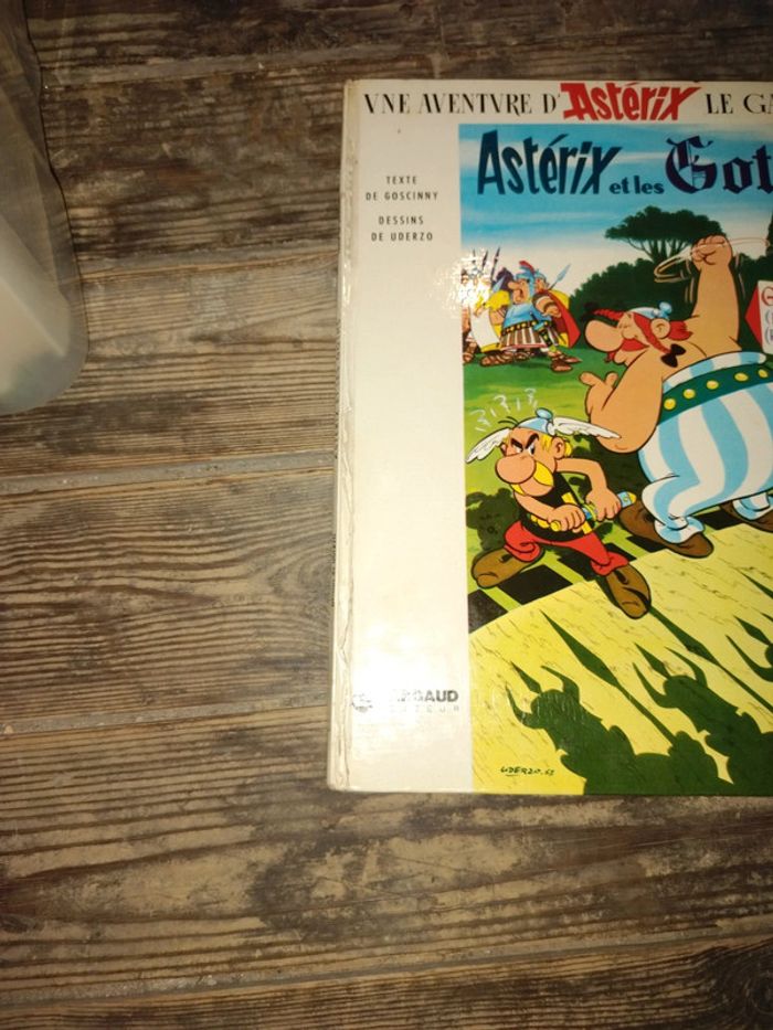 2 BD Astérix - photo numéro 3