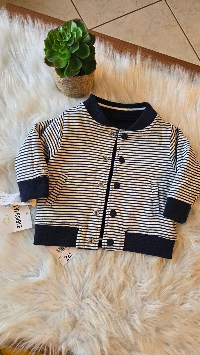 NEUF (non porté) 🏷💙🤩😍🥰superbe veste molleton REVERSIBLE 6mois garçon 💙