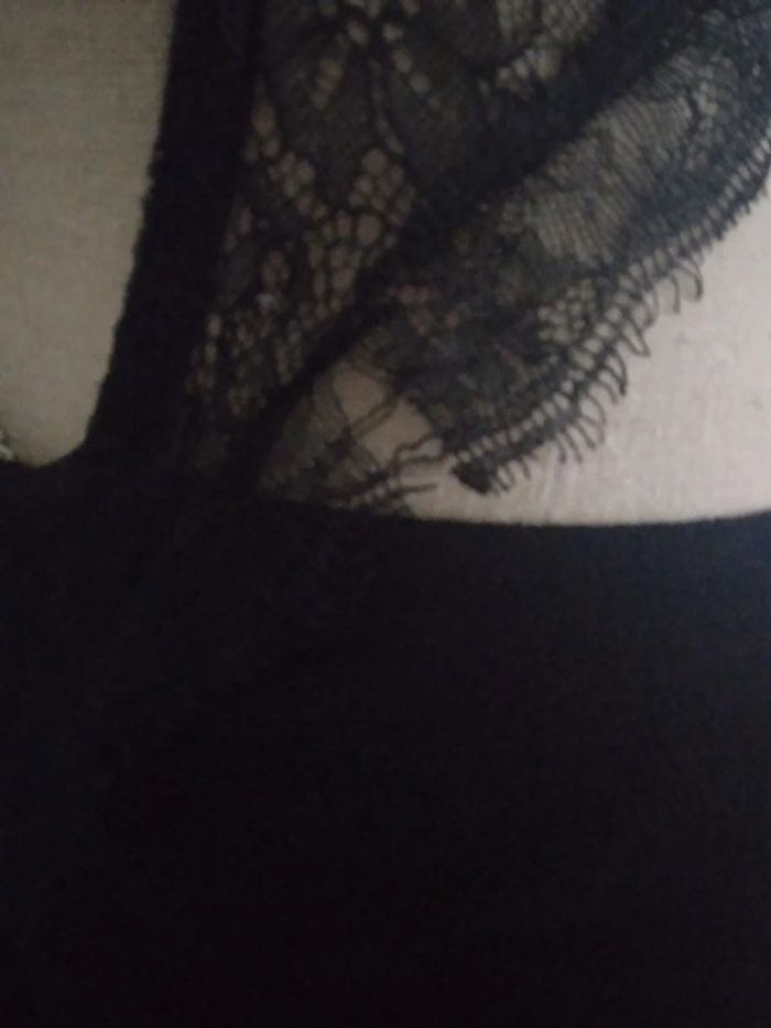 🍁A 4€ uniquement ce week-end 🍁 🌸Robe noir avec dentelle dans le dos🌸 - photo numéro 5
