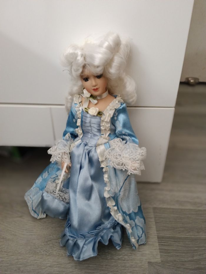 Gros lot de poupées en porcelaine - photo numéro 10