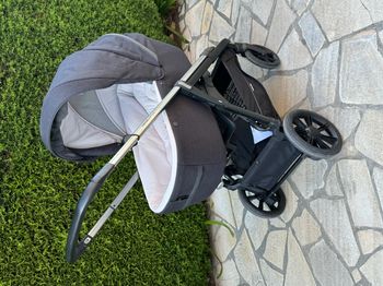 Poussette Inglesina Aptica avec nacelle + kit auto