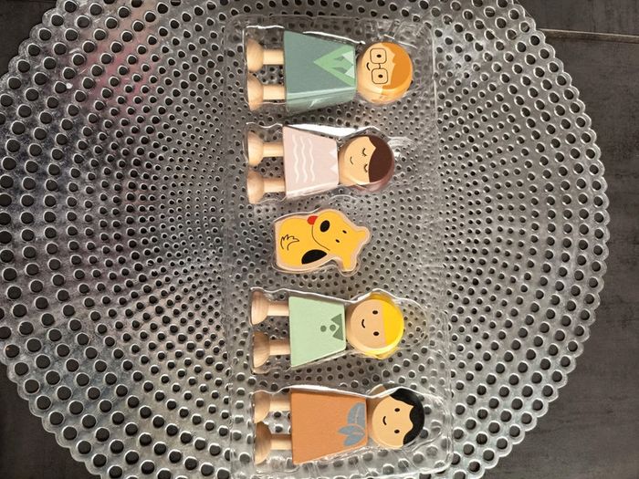 Figurines en bois pour représenté la famille - photo numéro 4
