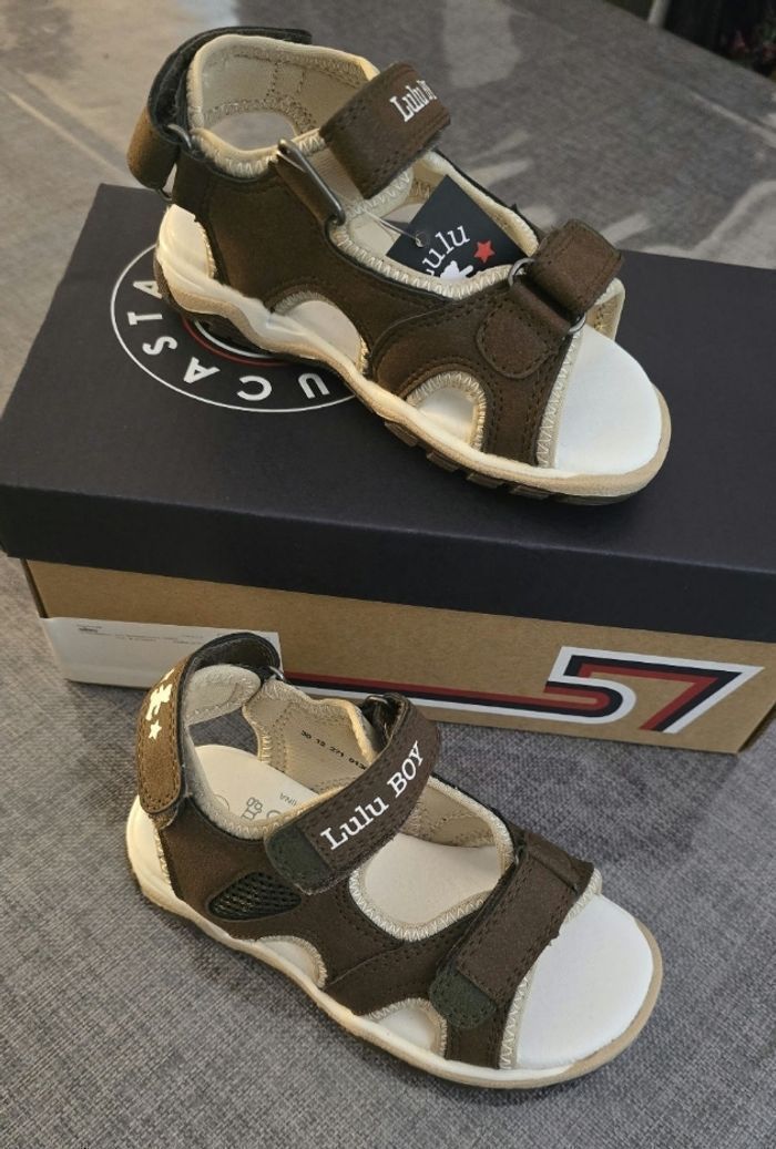 Neuves (non portées) 🏷💙🤩😍 superbes sandales pointure 25 garçon (ferme)!⚘️⚘️⚘️ - photo numéro 2