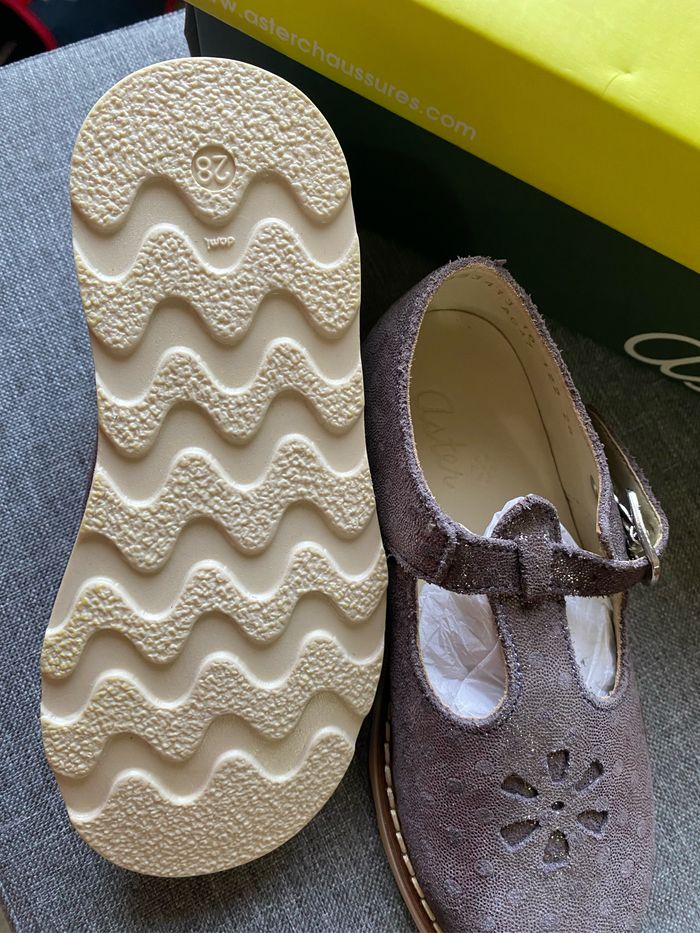 Chaussures babies Aster taille 28 cuir neuves - photo numéro 4