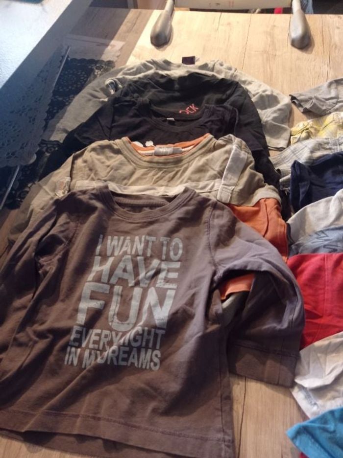 Lot 2-3 ans étiqueté 3 ans