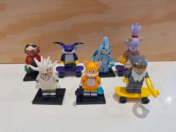 Lot 22 : 7 minifigurines sonic