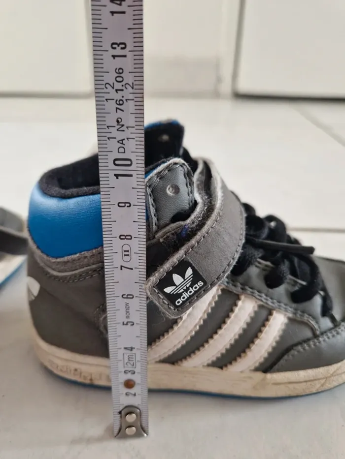 Baskets Adidas enfant taille 24 - photo numéro 12