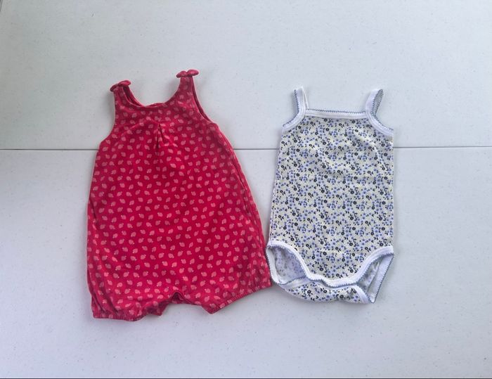 Lot de 2 barboteuses bodies Obaibi absorba Très bon état  Taille 6 mois  Motif floral 🌸