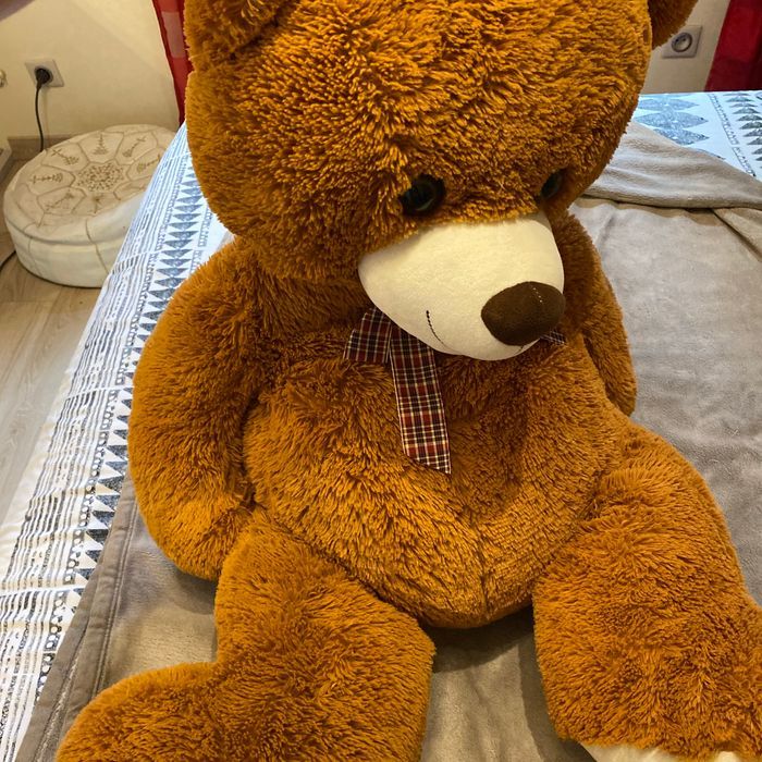 Grand ours en peluche