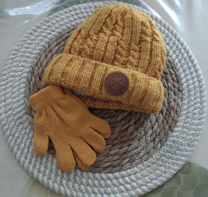 Lot bonnet gants tour de cou