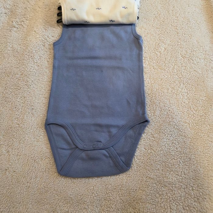 Lot bodies garçon 36mois - photo numéro 3