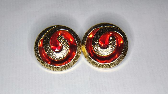 Clips d'oreilles rouge