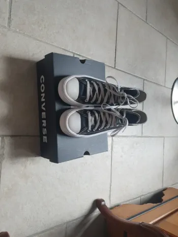 Converse noire