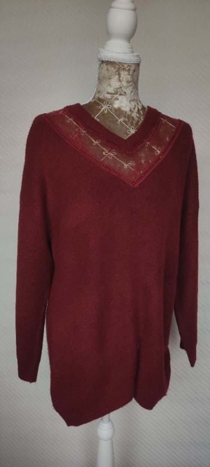 Pull col v avec petite dentelle