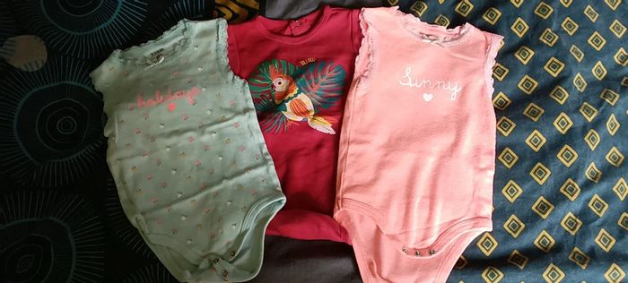 3 bodys manches courtes