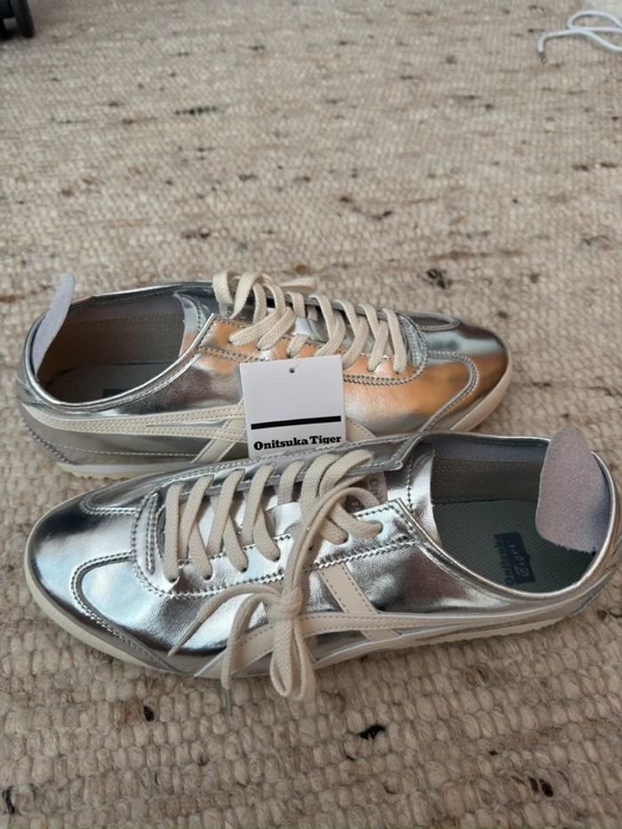 Onitsuka Tiger Mexico 66 Silver
41.5 - photo numéro 4