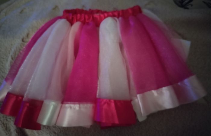 Déguisement jupe de Princesse neuve 4/6 ans + une couronne offerte - photo numéro 3