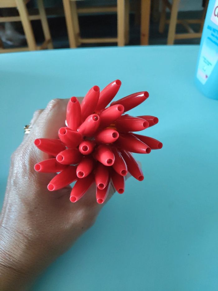 25 stylos rouges - photo numéro 3
