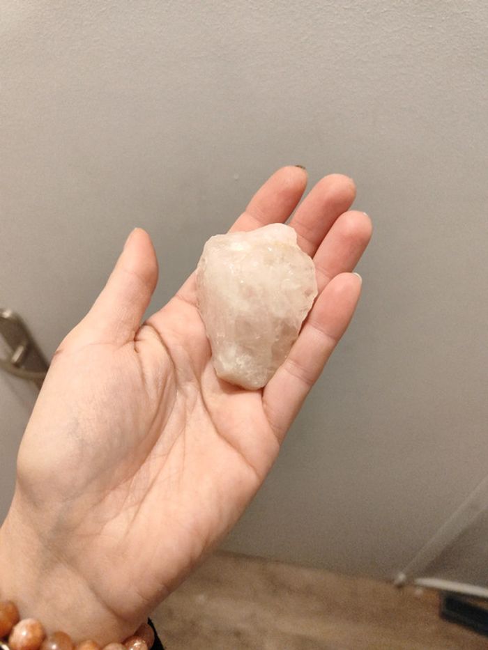Pierre brute de quartz rose 74g
