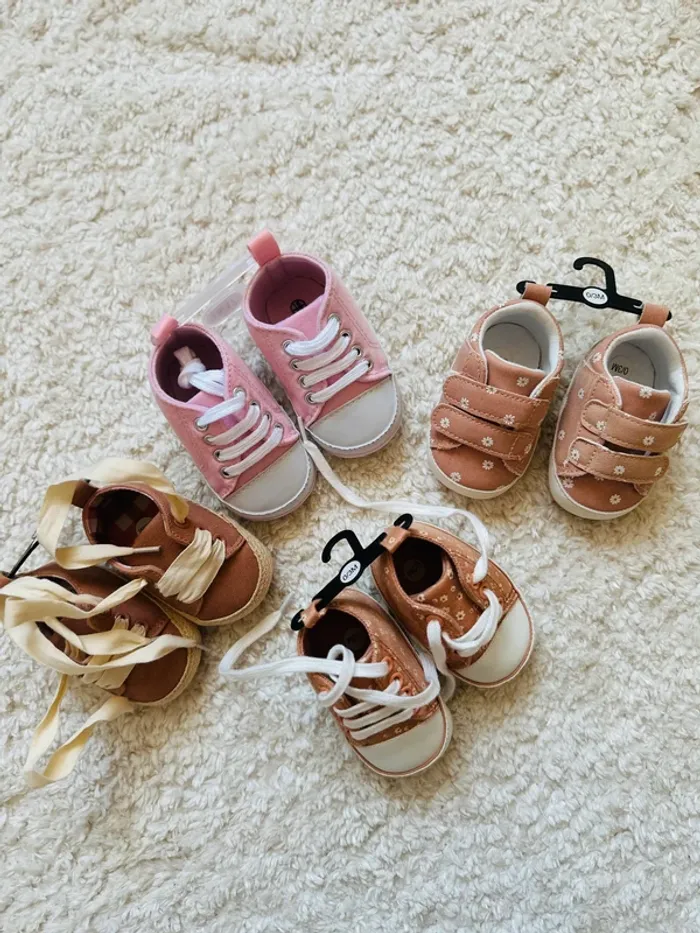 Lot petites chaussures 0/3 mois - photo numéro 2