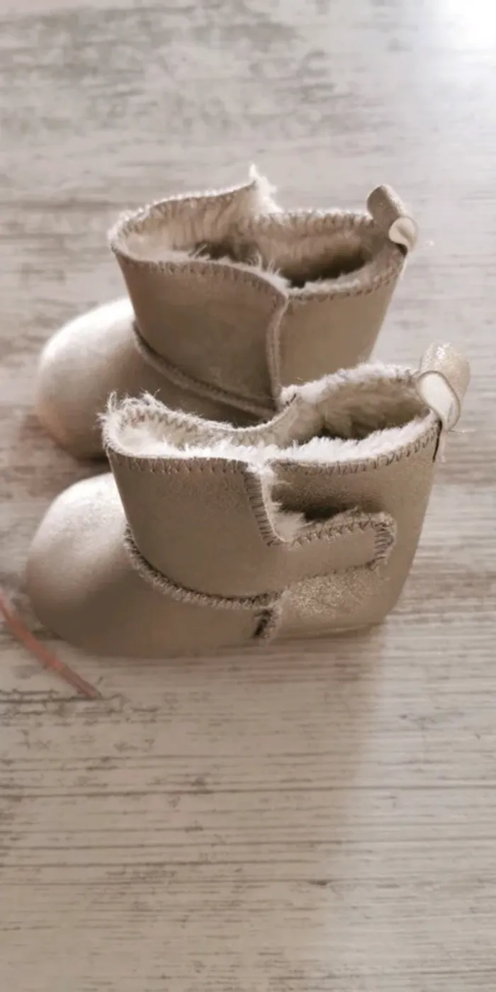 Lot de deux paires de chaussures 6/12 mois - photo numéro 2