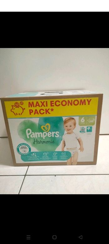 62 couches  Pampers  taille 6 harmonie