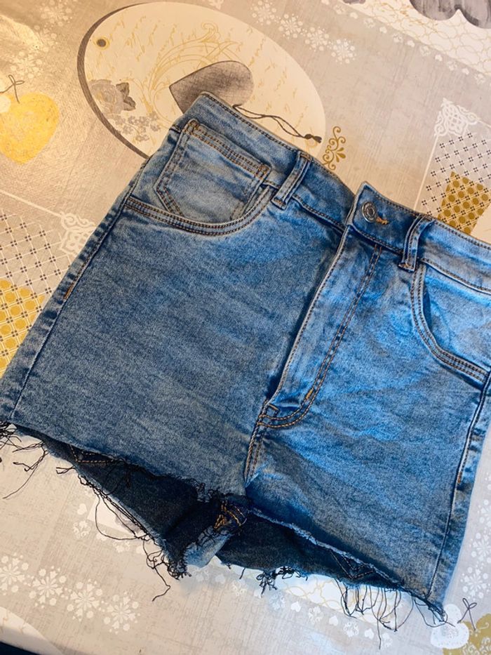 Short en jean moulant - photo numéro 4