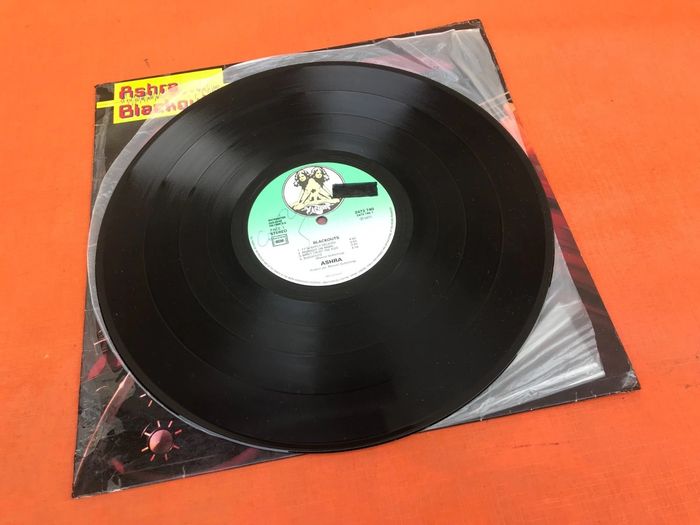 Vinyle 33 tours  Ashra (Ash Ra Tempel)   Blackouts (1977)  Virgin  2473 740 - photo numéro 6