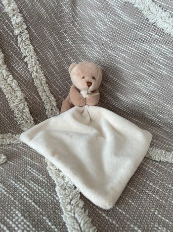 Peluche doudou et compagnie mouchoir 17cm ours marron et beige très bon état